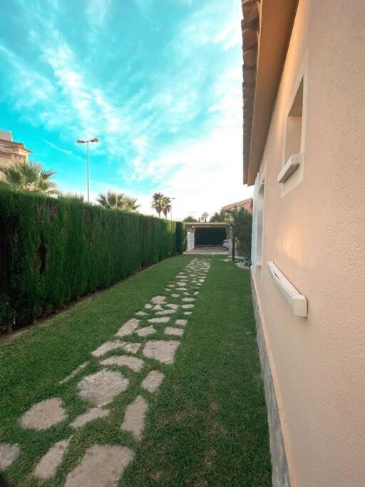 Impresionante Villa Con Piscina - Oliva Nova المظهر الخارجي الصورة