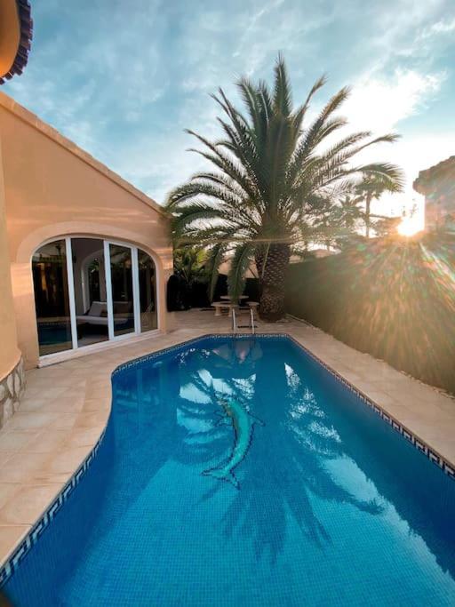 Impresionante Villa Con Piscina - Oliva Nova المظهر الخارجي الصورة