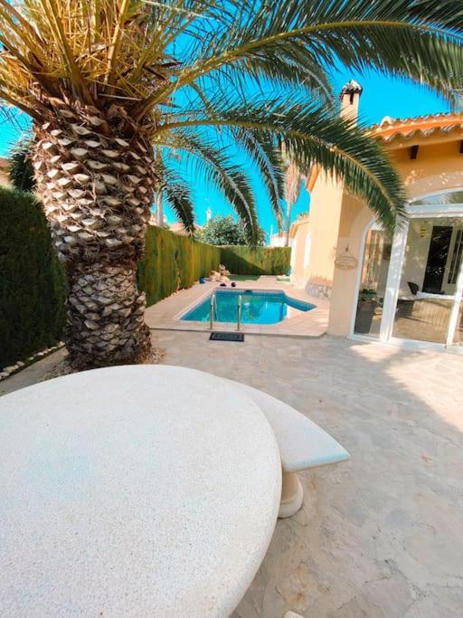 Impresionante Villa Con Piscina - Oliva Nova المظهر الخارجي الصورة