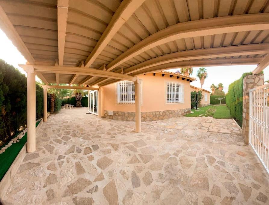 Impresionante Villa Con Piscina - Oliva Nova المظهر الخارجي الصورة