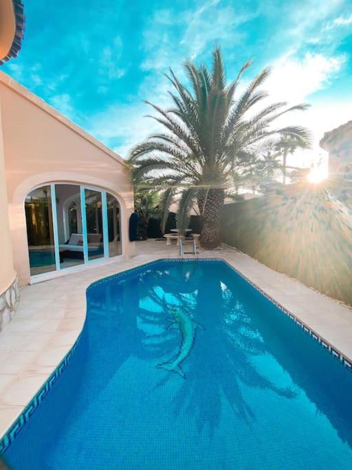 Impresionante Villa Con Piscina - Oliva Nova المظهر الخارجي الصورة